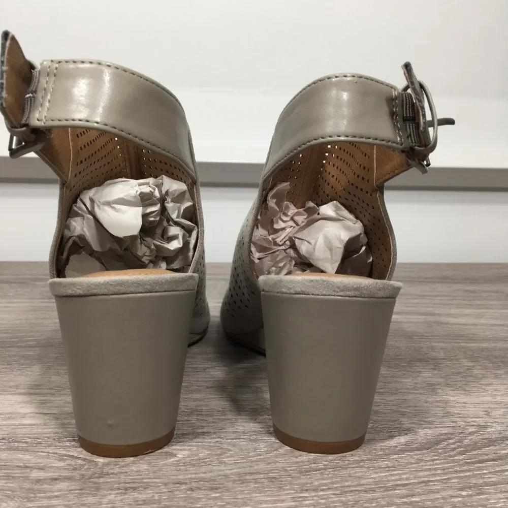 TAHARI TAUPE PERFORATED‎ LASER CUT SYMBA OPEN TOE WEDGE SANDAL 7
